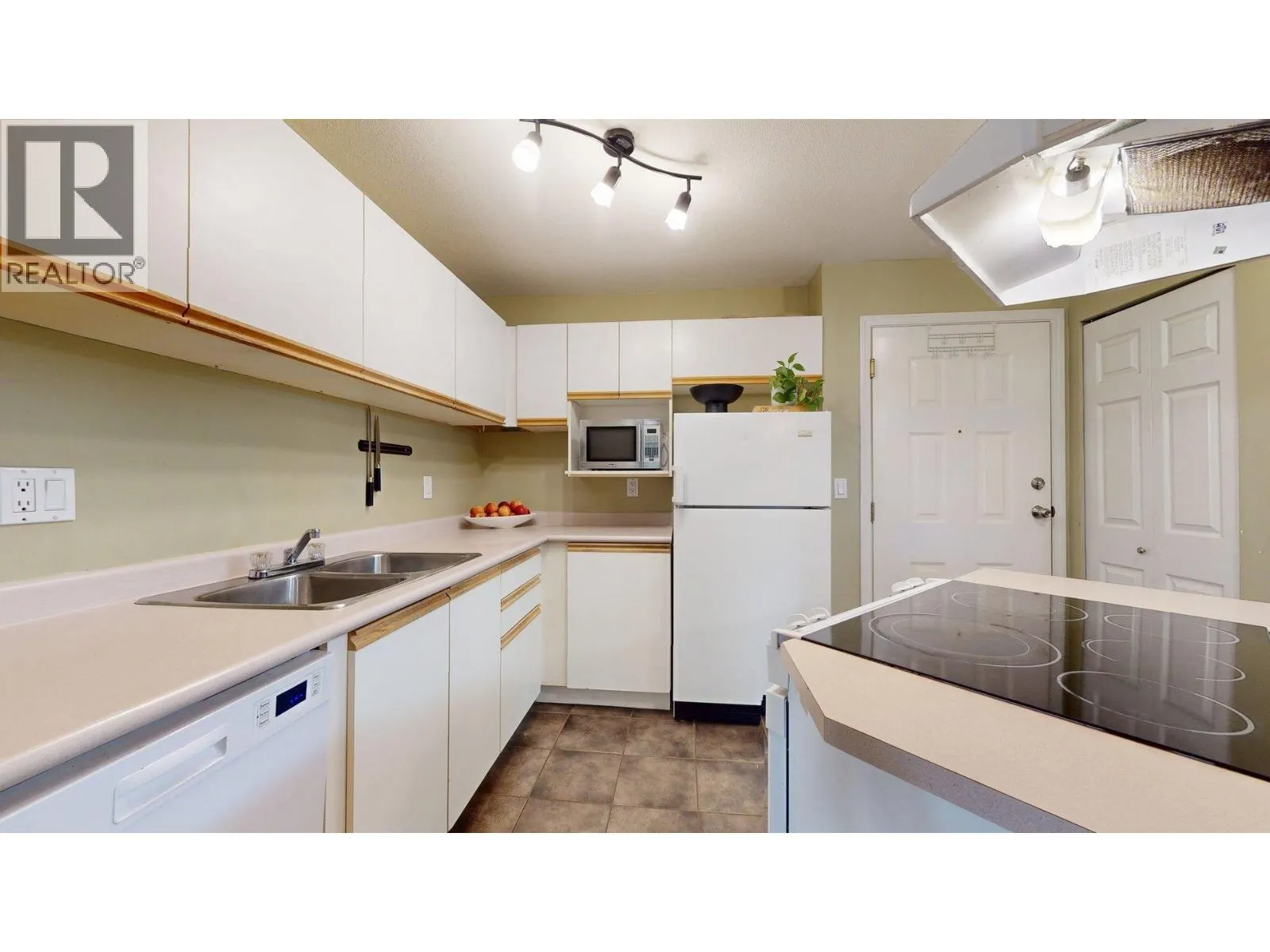 C210 40140 WILLOW CRESCENT