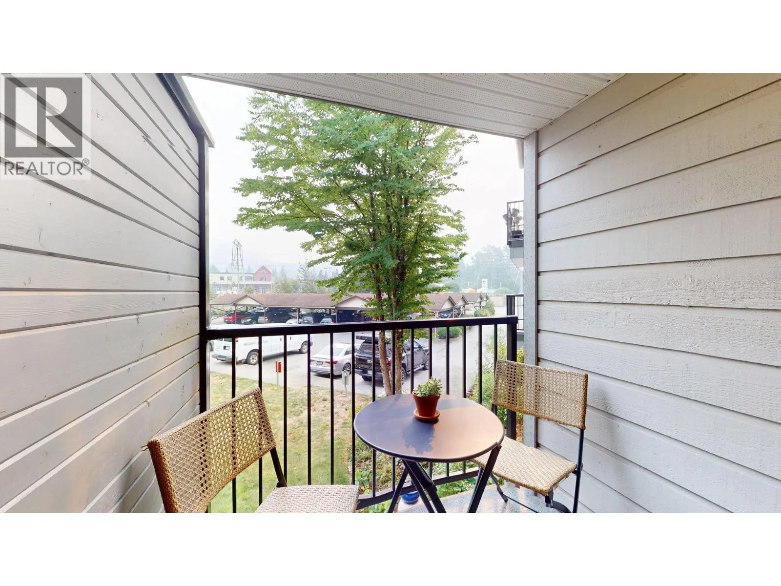 C210 40140 WILLOW CRESCENT