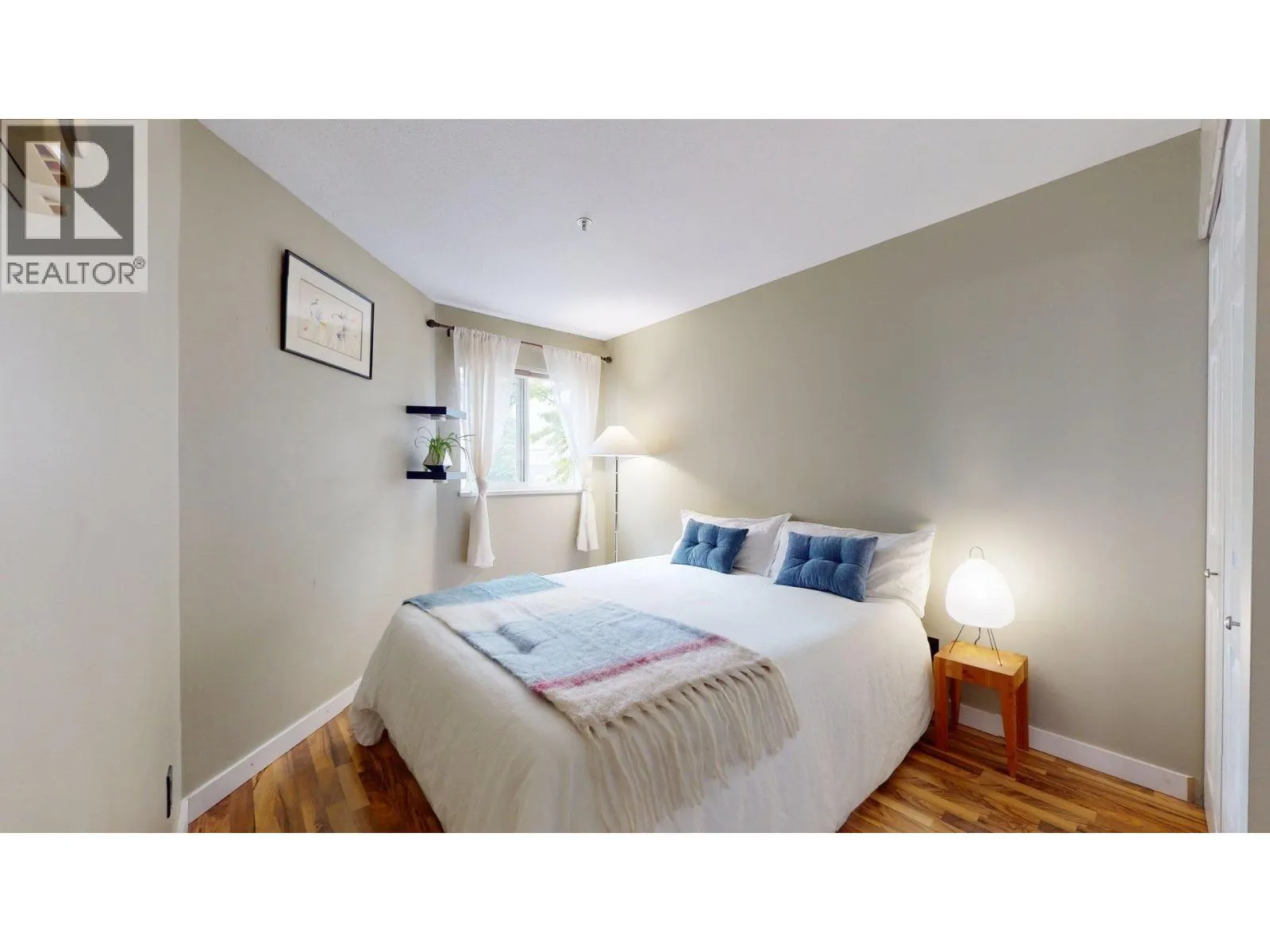 C210 40140 WILLOW CRESCENT