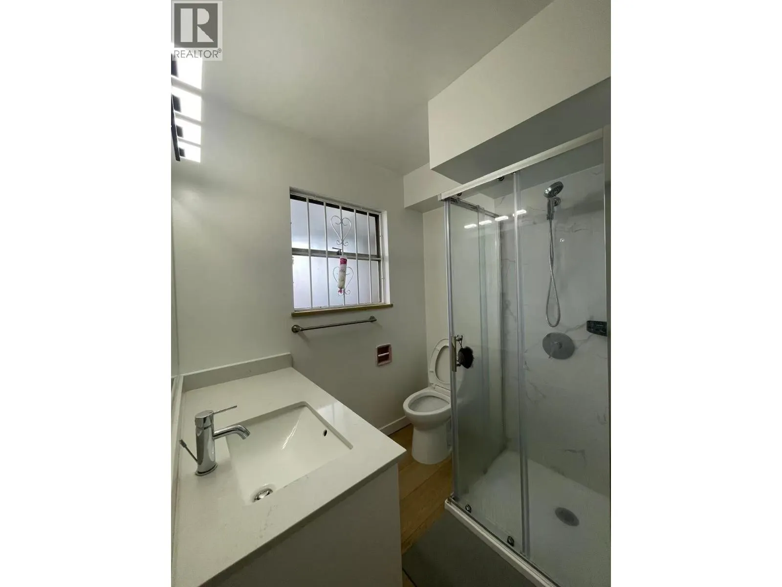 Main 3470 DUNDAS STREET