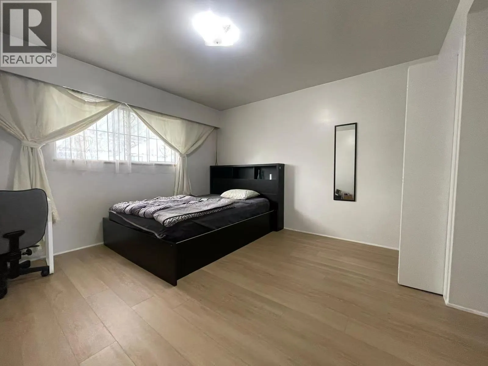 Main 3470 DUNDAS STREET