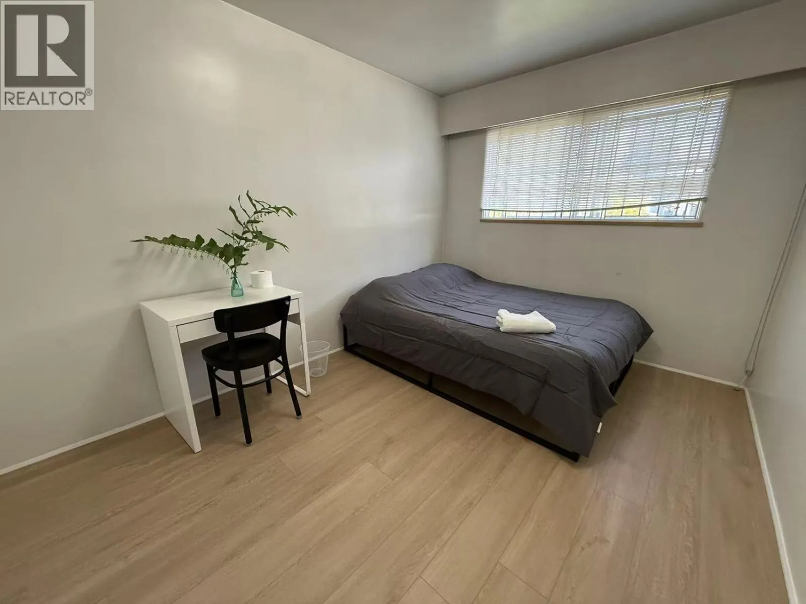 Main 3470 DUNDAS STREET