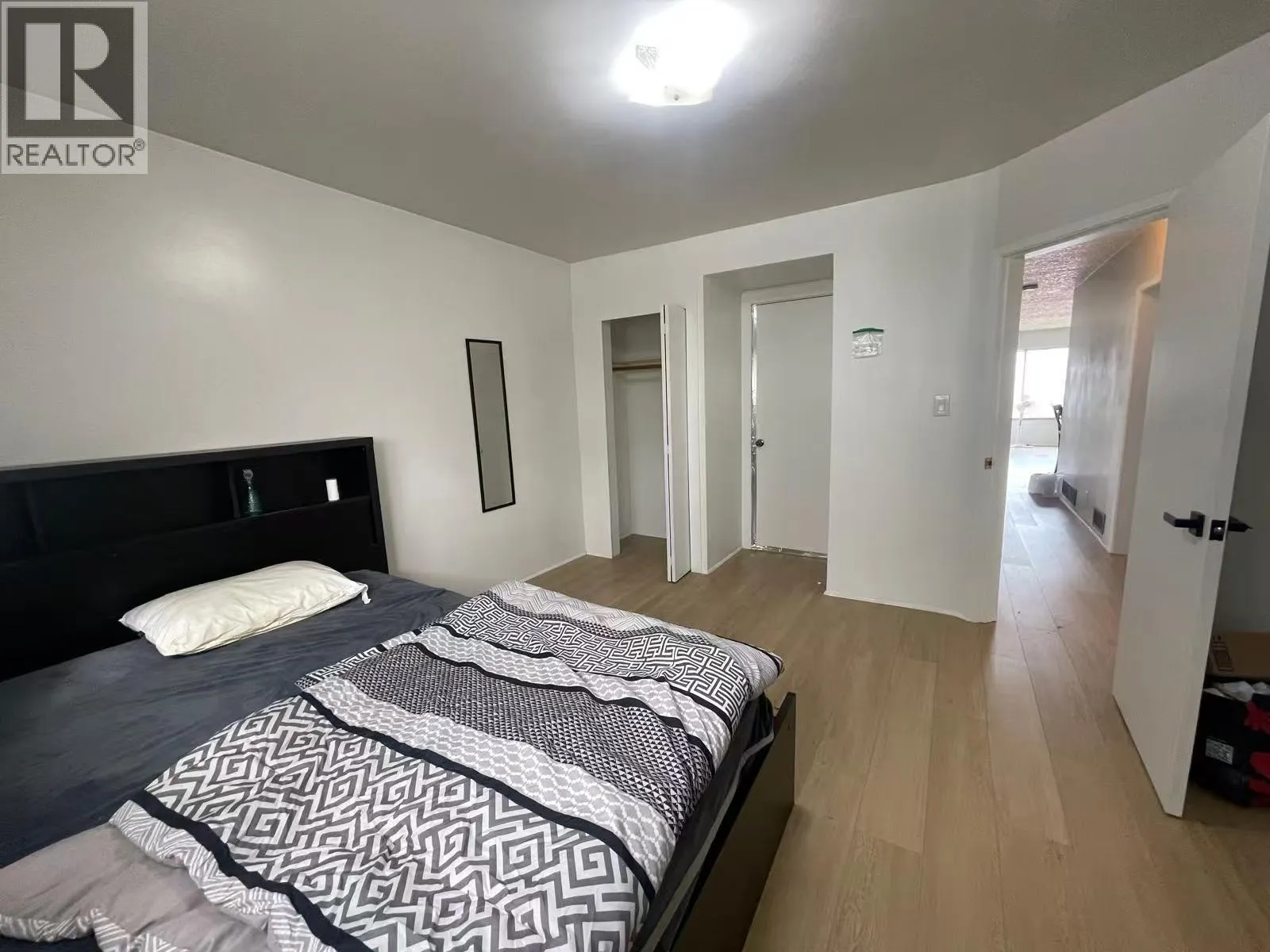 Main 3470 DUNDAS STREET