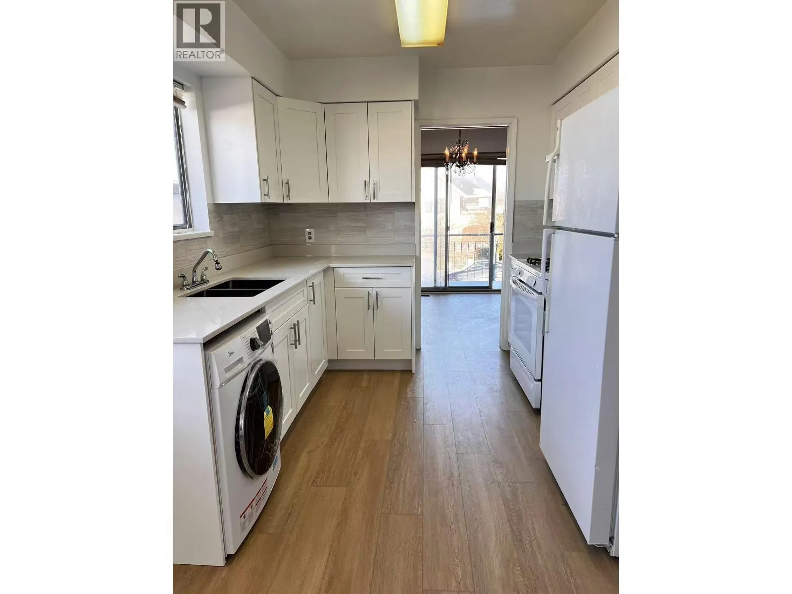 Main 3470 DUNDAS STREET
