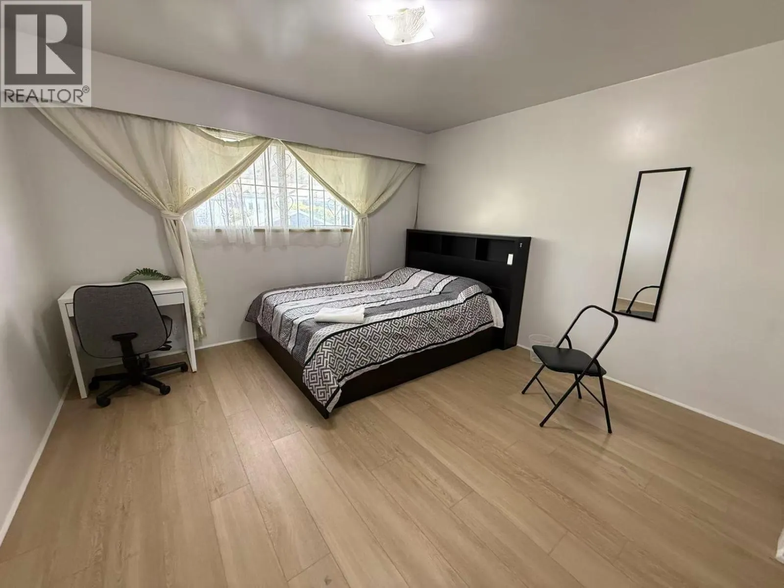 Main 3470 DUNDAS STREET