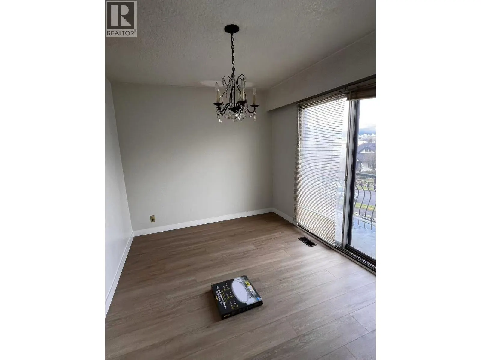 Main 3470 DUNDAS STREET