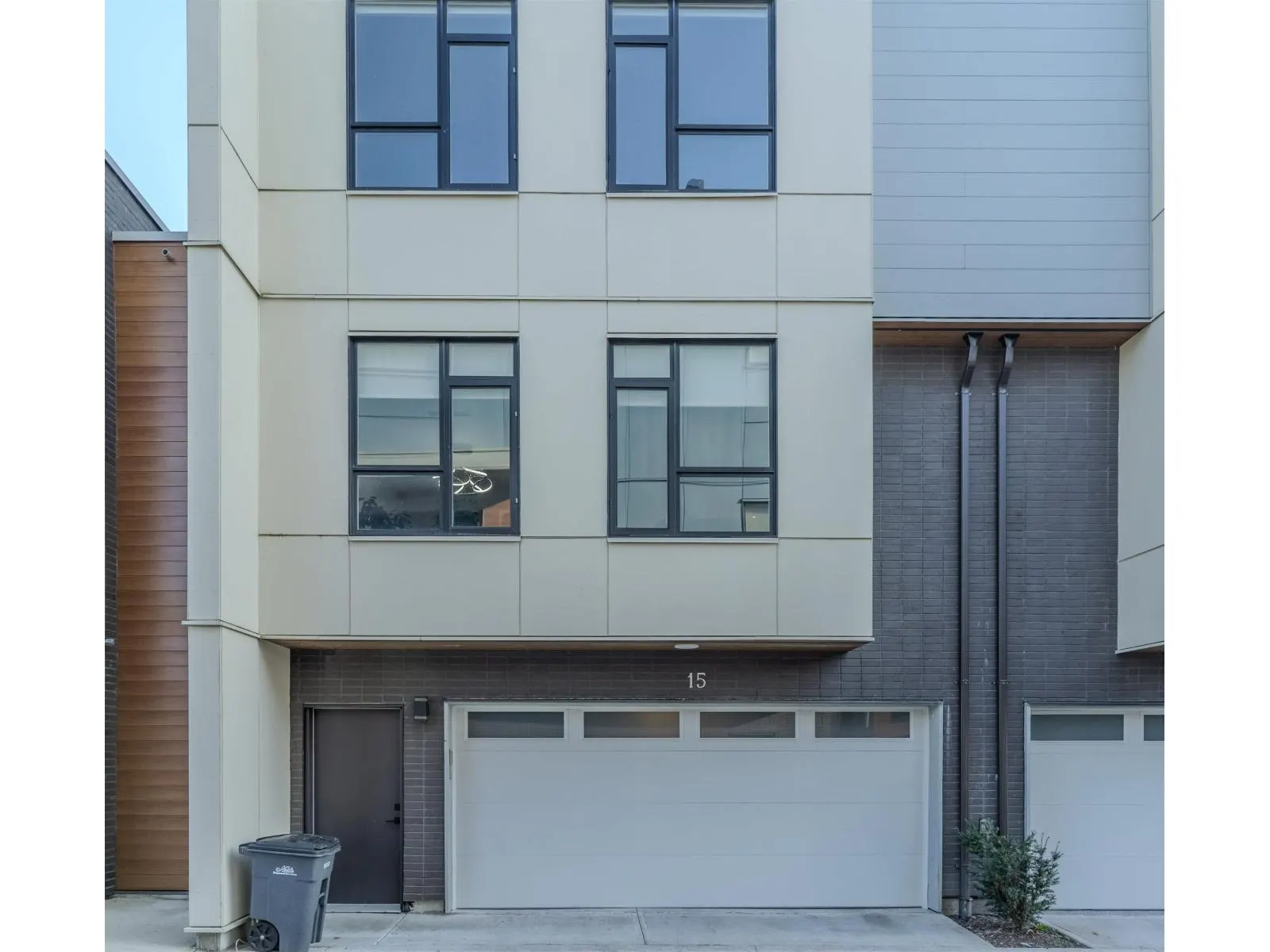 15 5858 132 STREET