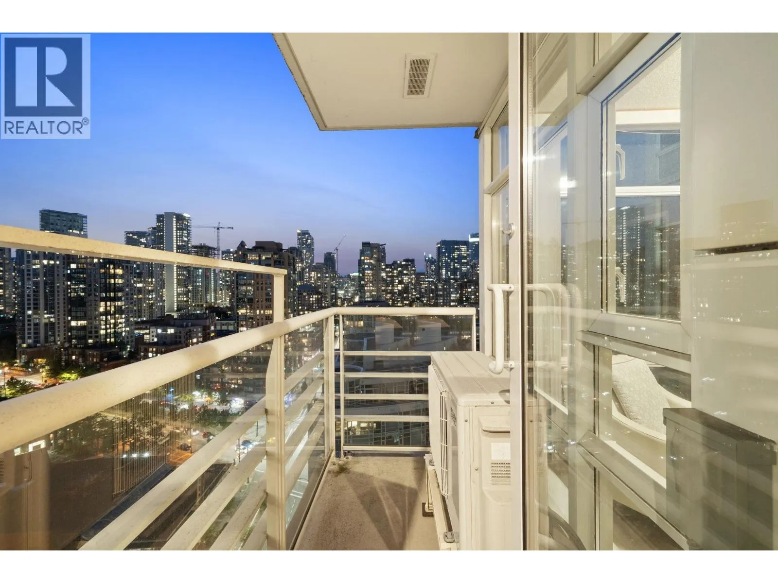 2306 1199 MARINASIDE CRESCENT