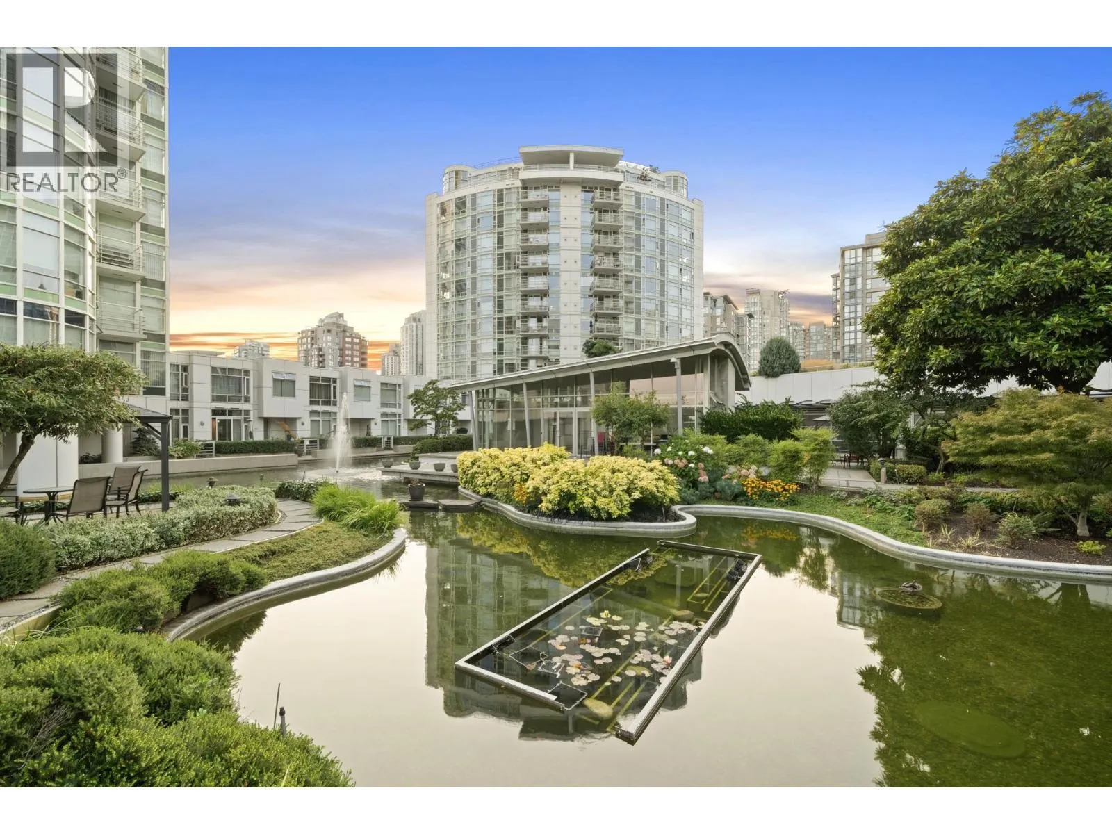 2306 1199 MARINASIDE CRESCENT