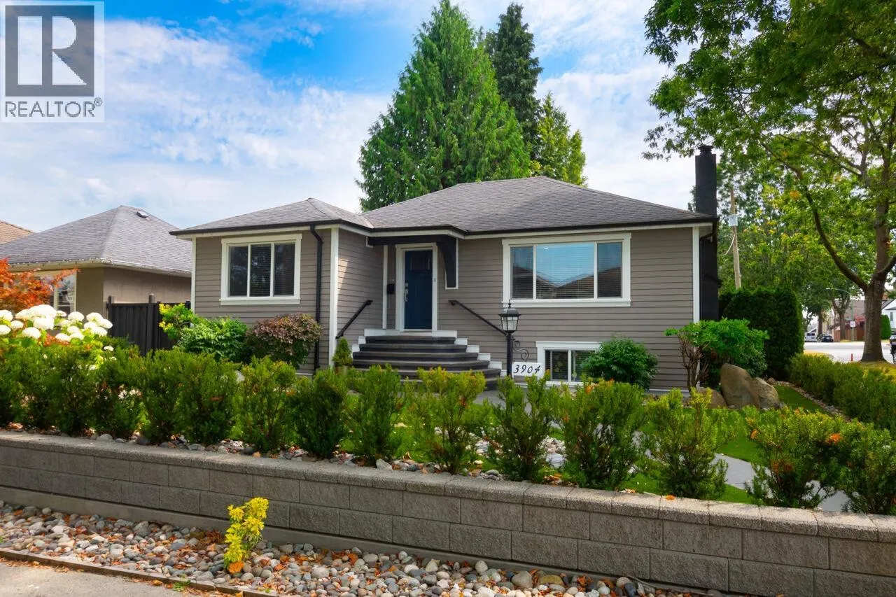 UPPER 3904 TRIUMPH STREET