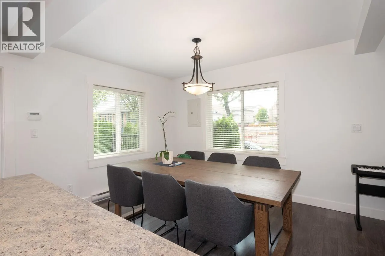 UPPER 3904 TRIUMPH STREET