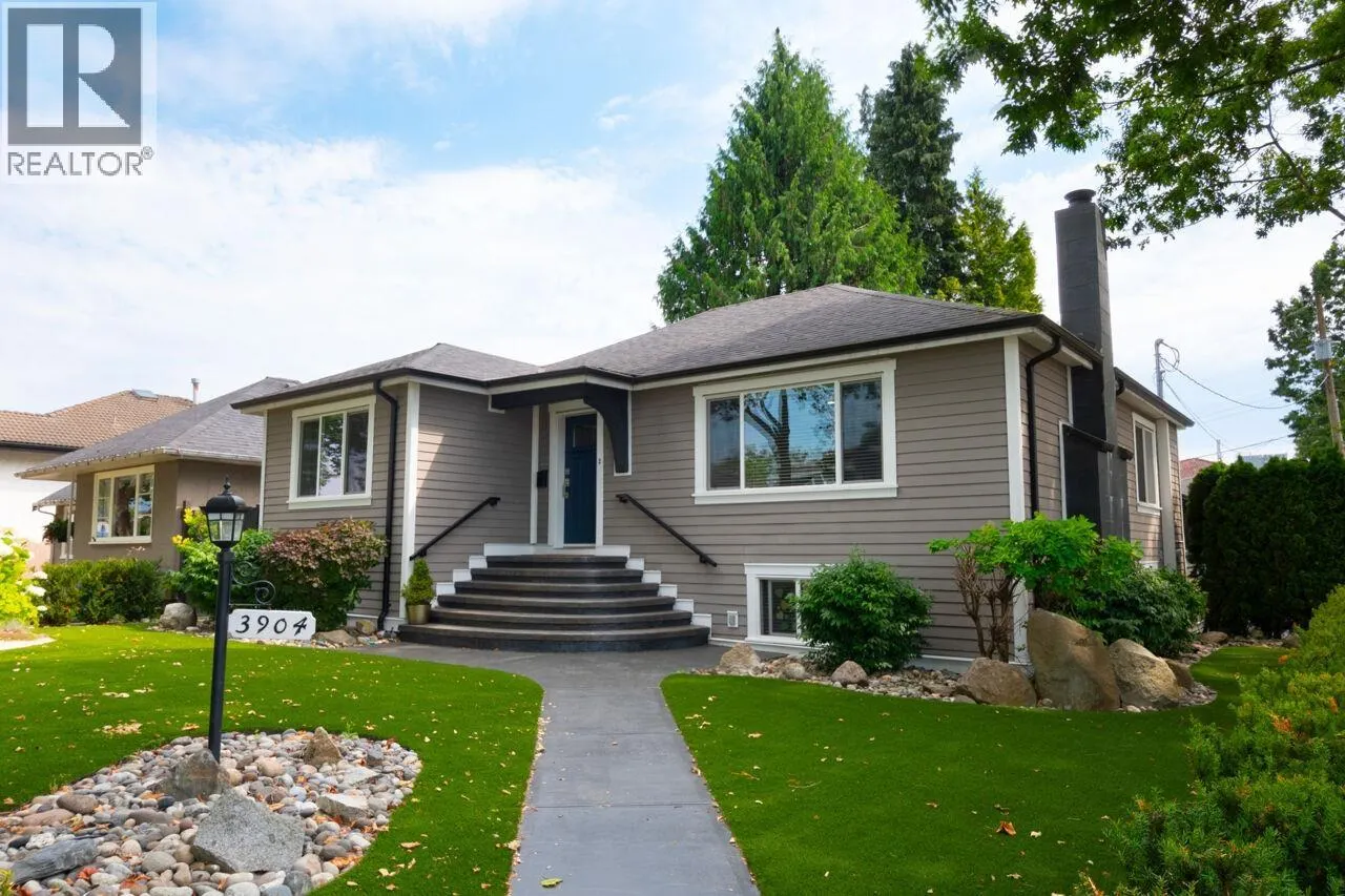 UPPER 3904 TRIUMPH STREET