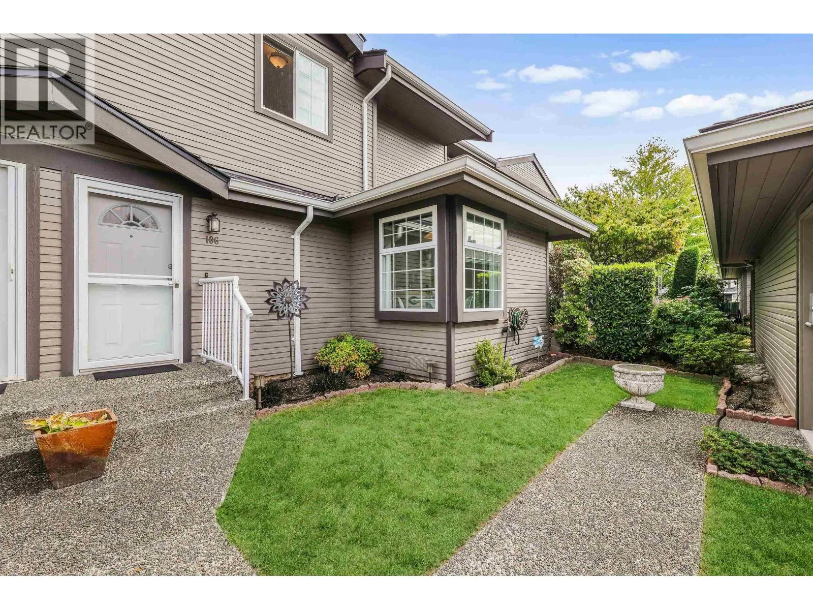 106 1140 CASTLE CRESCENT