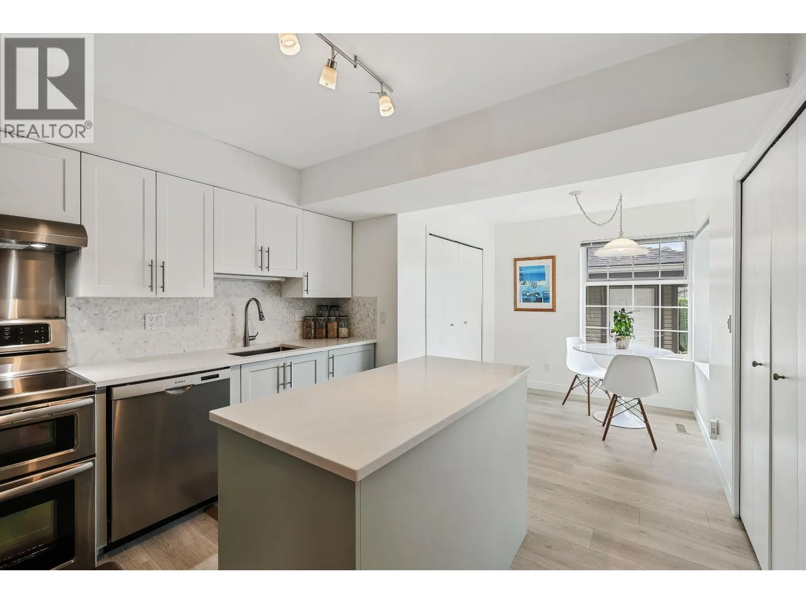 106 1140 CASTLE CRESCENT
