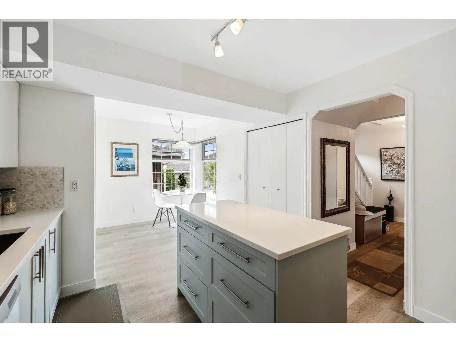 106 1140 CASTLE CRESCENT
