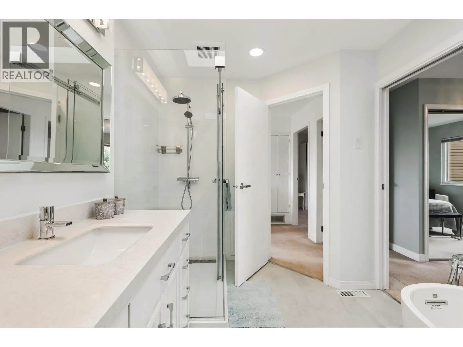 106 1140 CASTLE CRESCENT