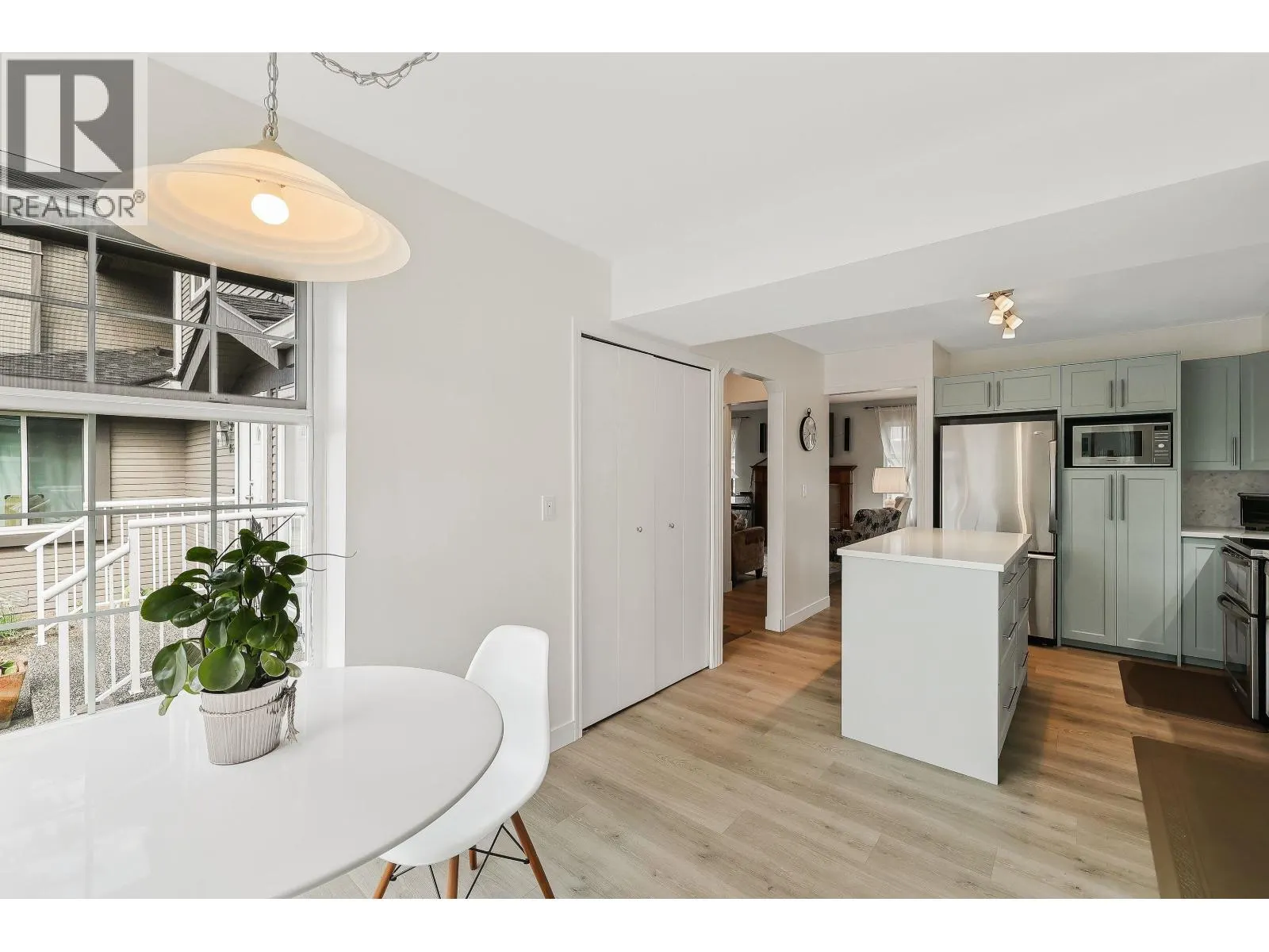 106 1140 CASTLE CRESCENT