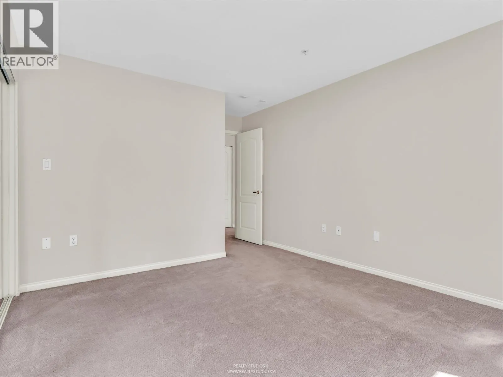 413 2059 CHESTERFIELD AVENUE