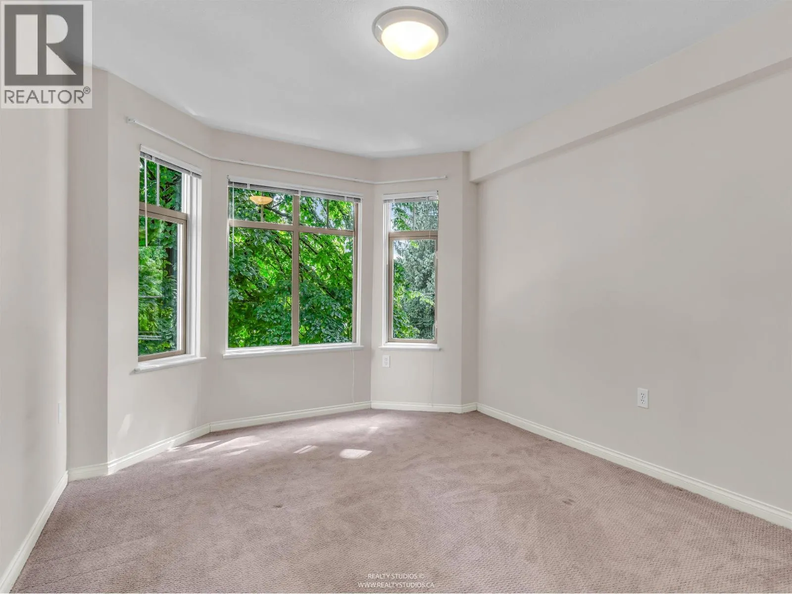 413 2059 CHESTERFIELD AVENUE