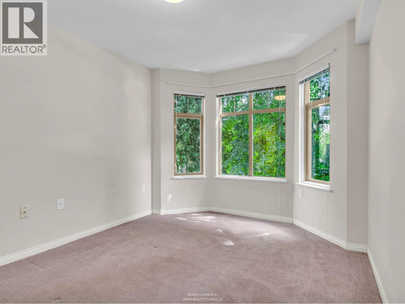 413 2059 CHESTERFIELD AVENUE