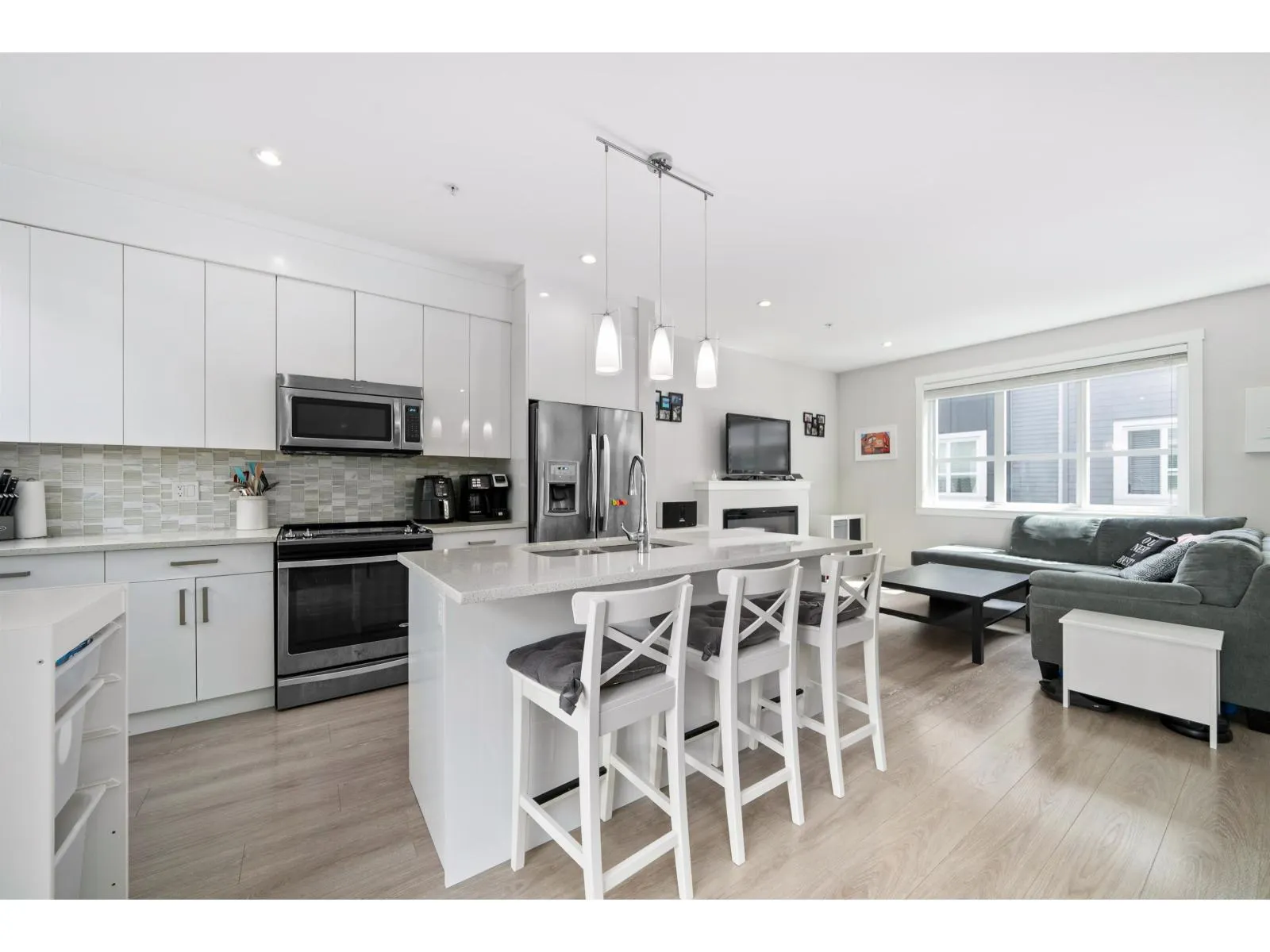 33 20856 76 AVENUE