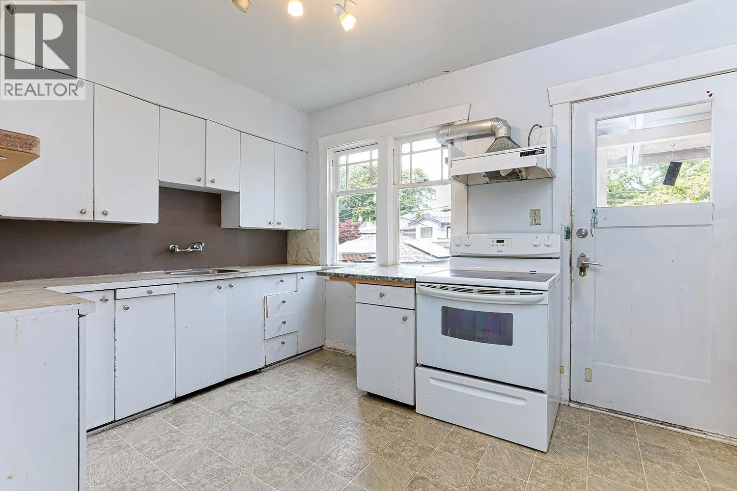 4557 W 14TH AVENUE