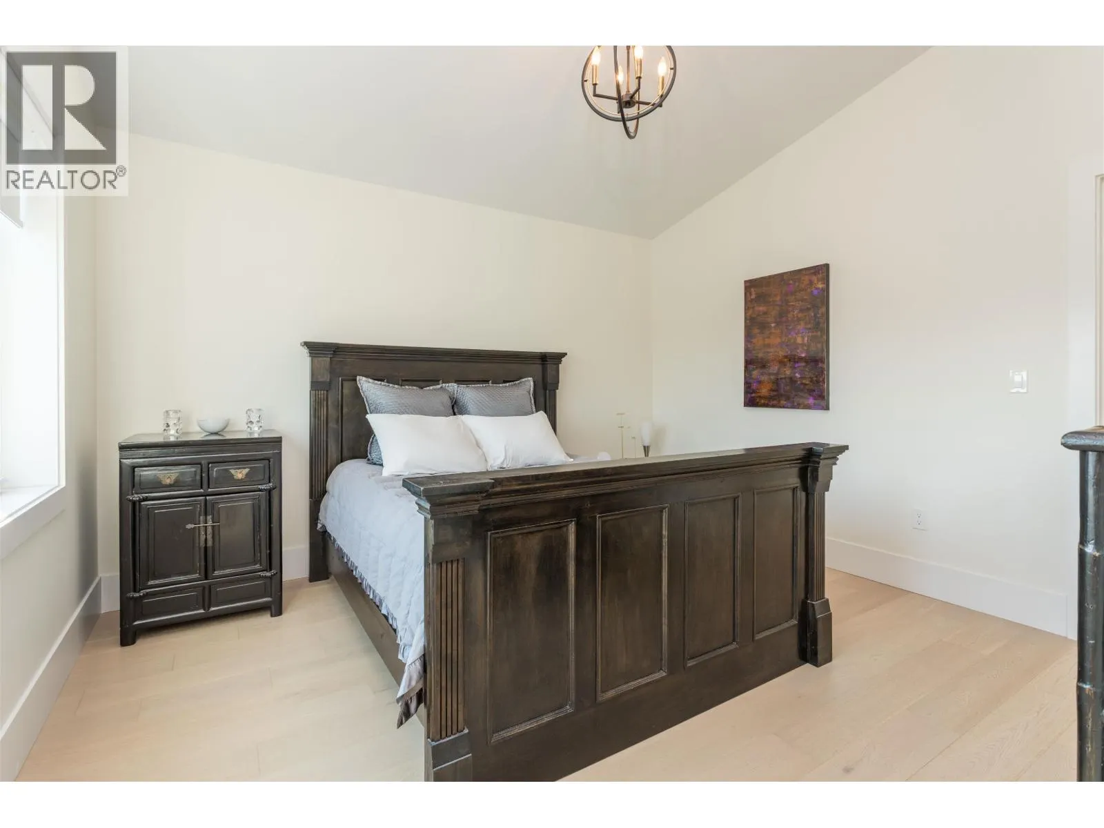341 E 13TH STREET