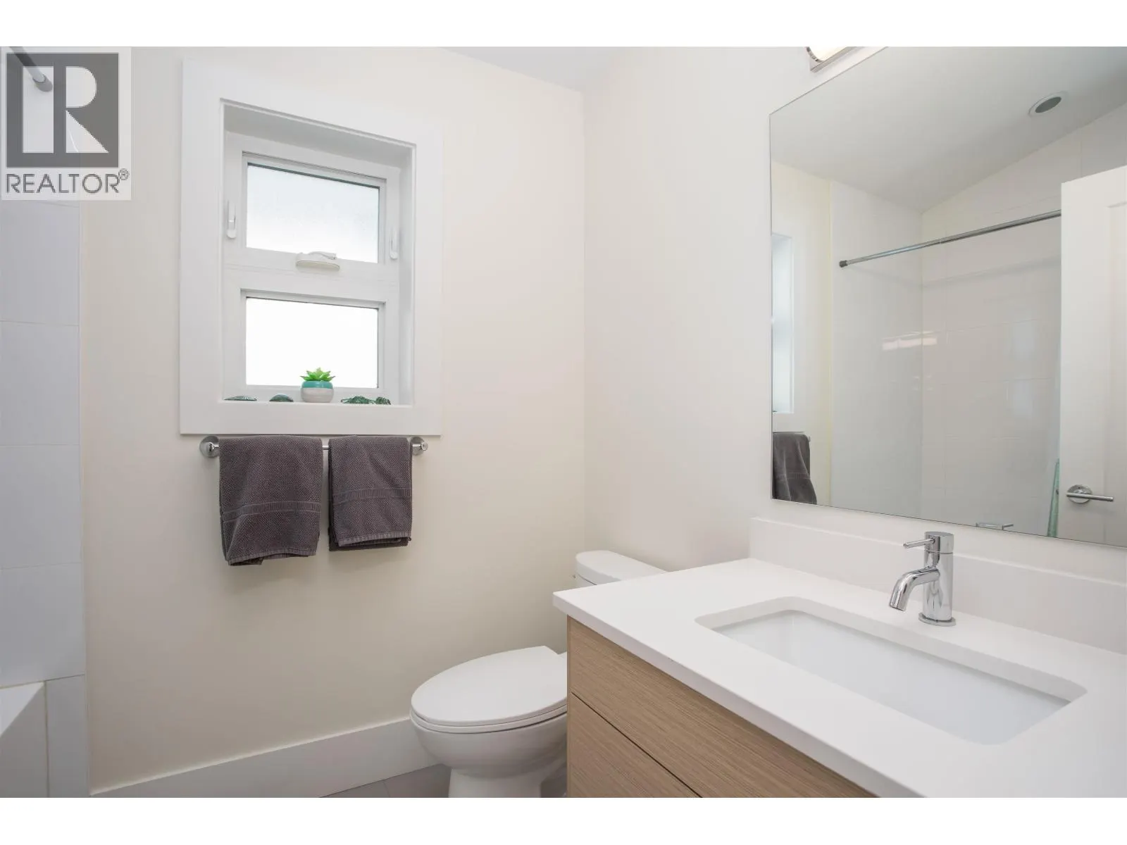 341 E 13TH STREET
