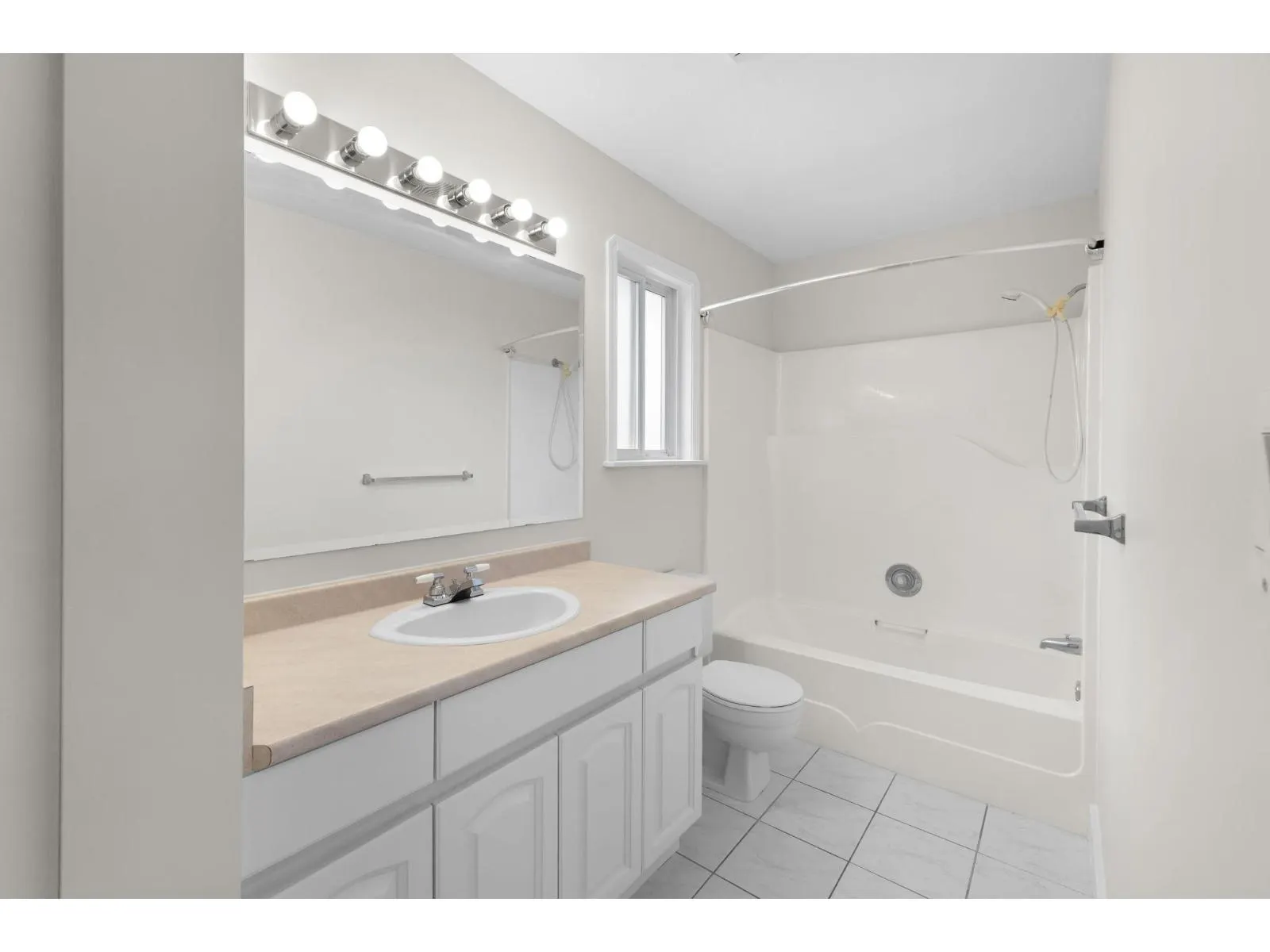 8 46191 CESSNA DRIVE|Chilliwack Proper South