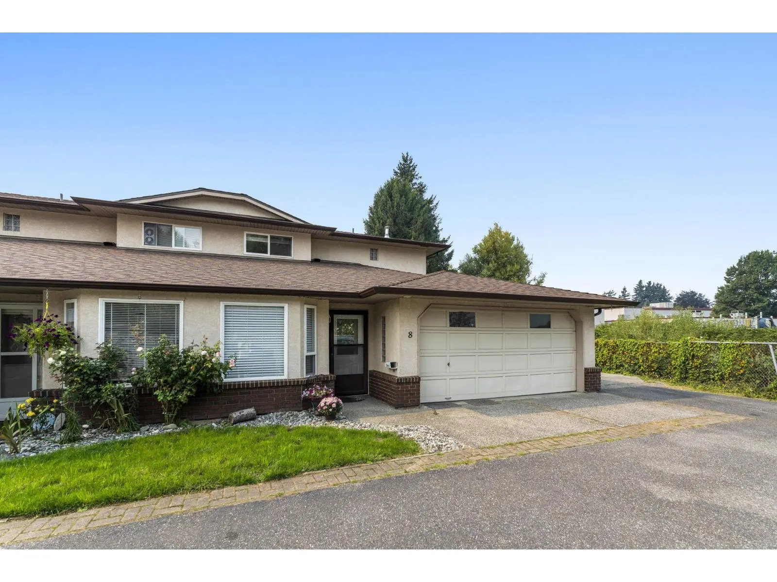 8 46191 CESSNA DRIVE|Chilliwack Proper South