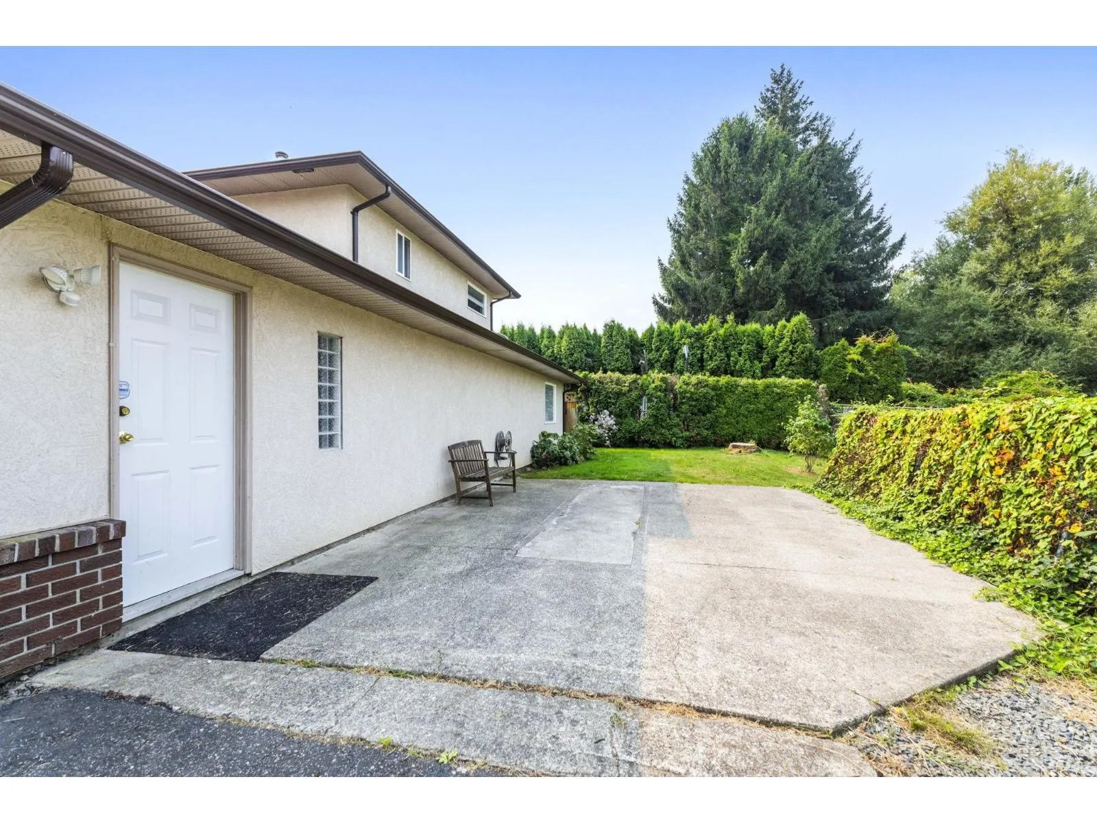 8 46191 CESSNA DRIVE|Chilliwack Proper South