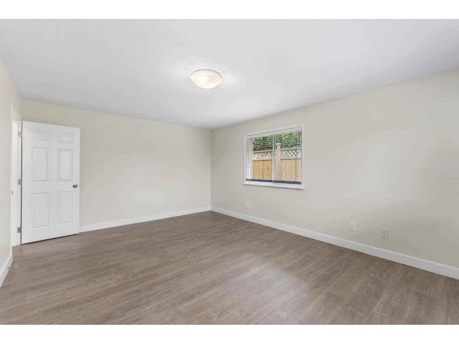 8 46191 CESSNA DRIVE|Chilliwack Proper South