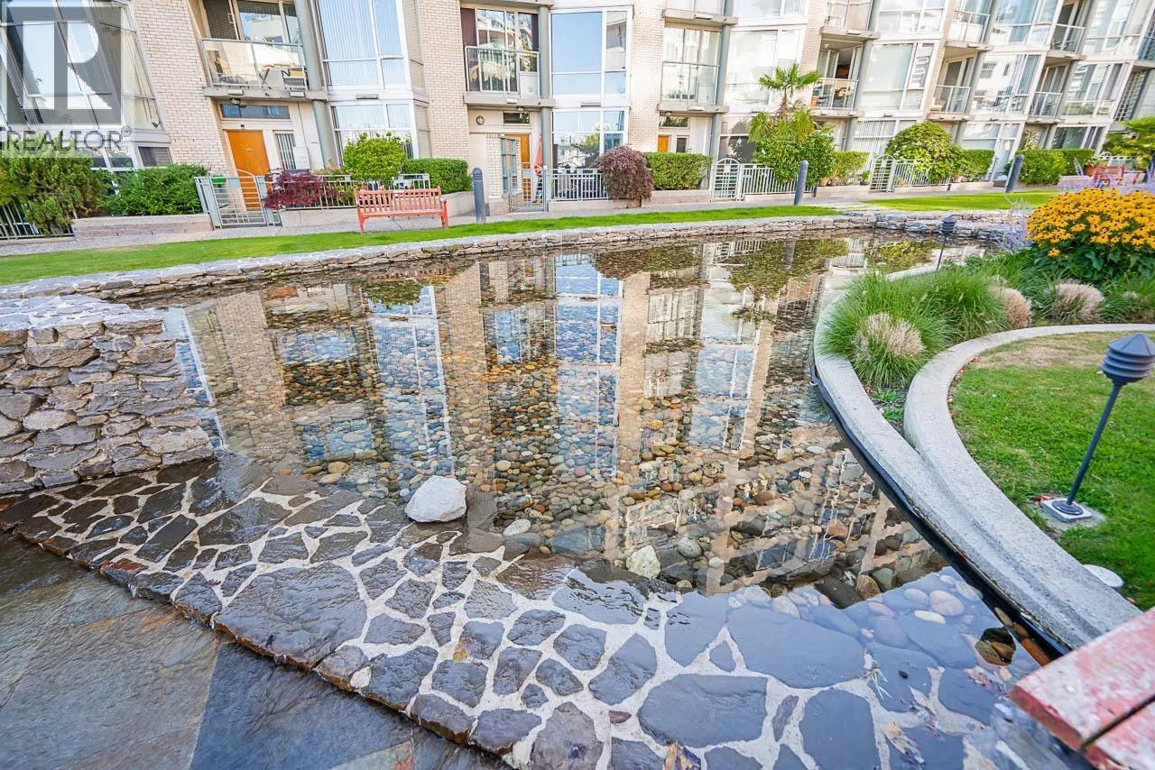 319 1228 MARINASIDE CRESCENT