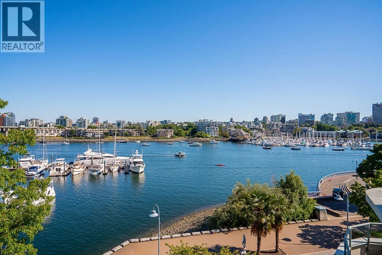 319 1228 MARINASIDE CRESCENT
