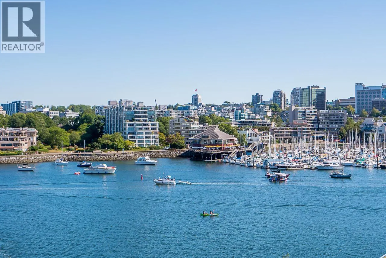 319 1228 MARINASIDE CRESCENT