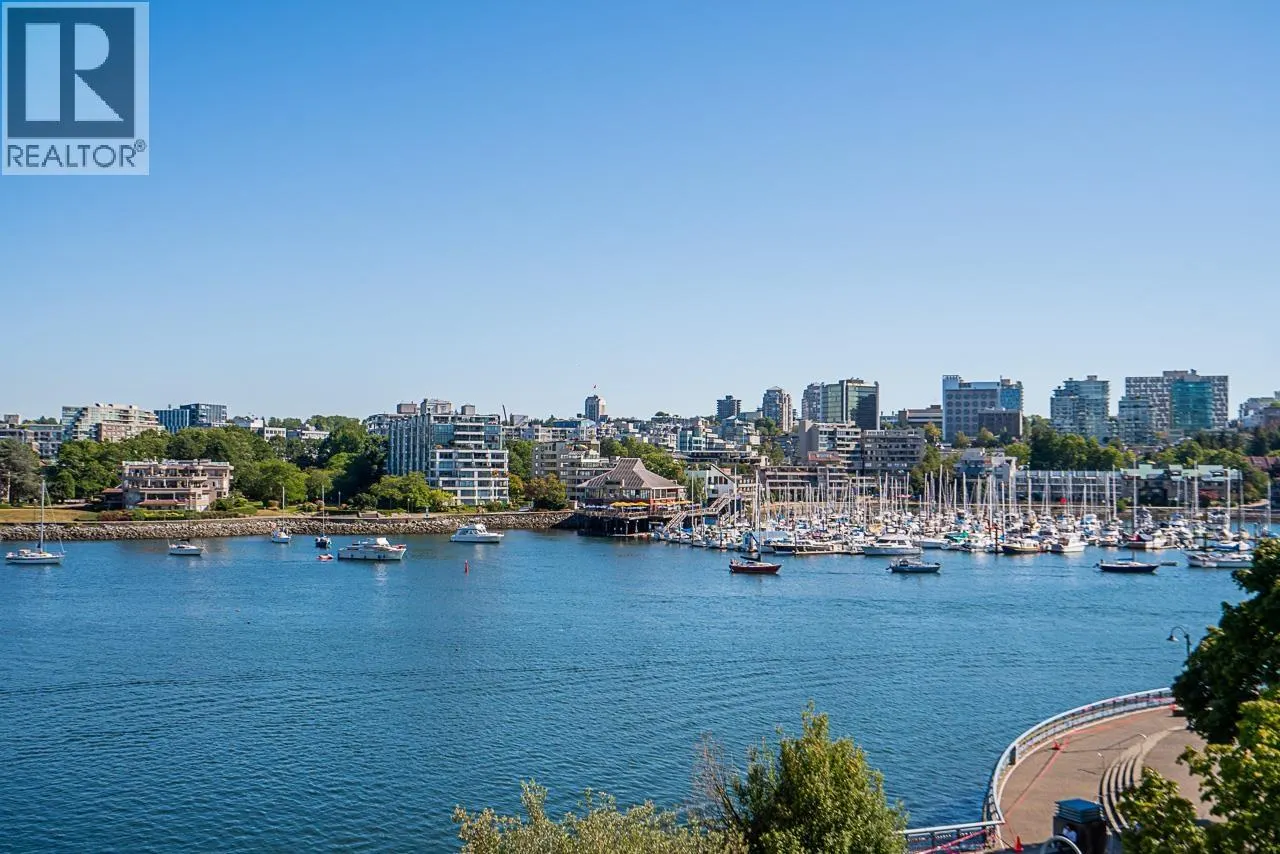319 1228 MARINASIDE CRESCENT