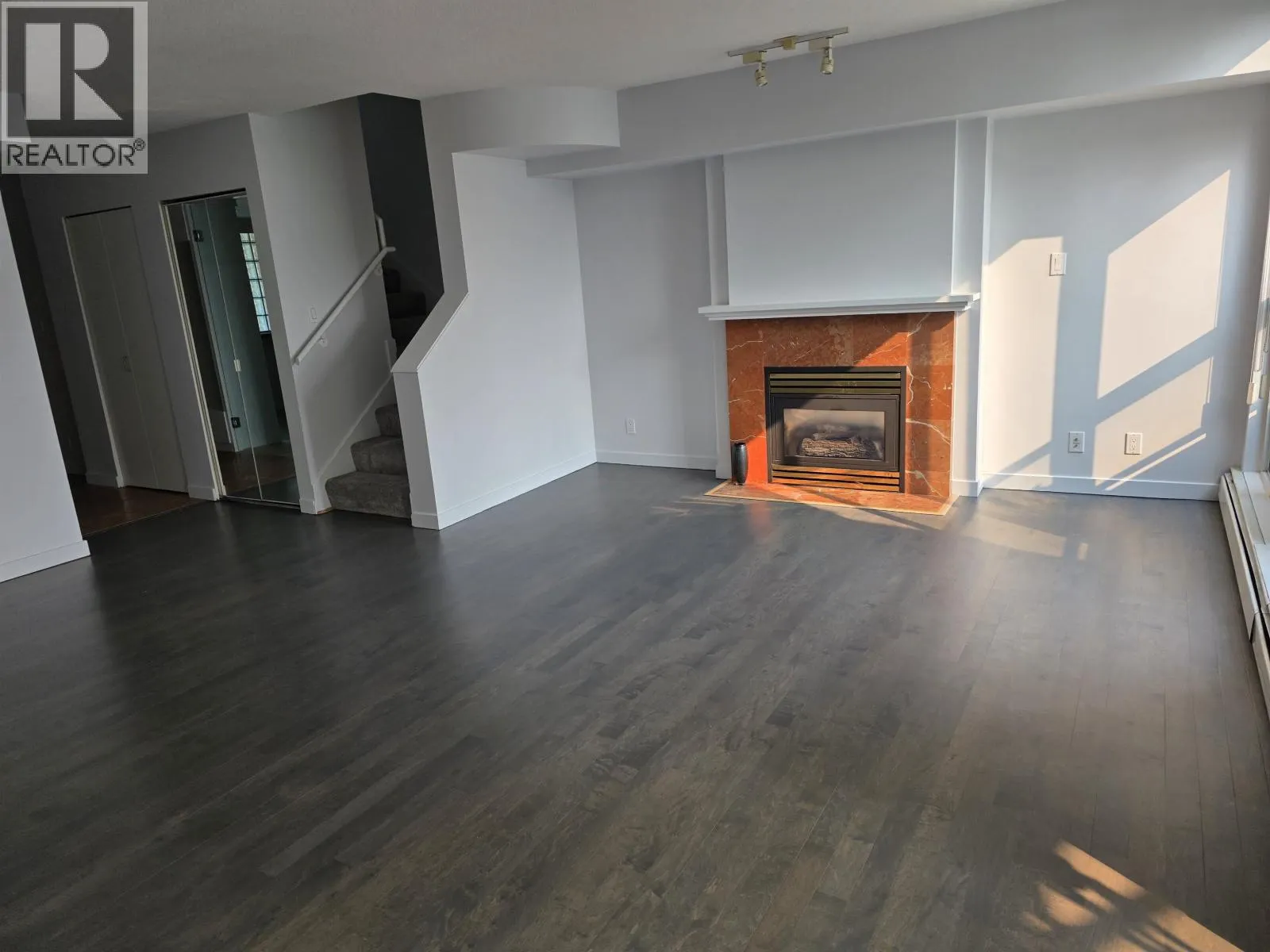 319 1228 MARINASIDE CRESCENT