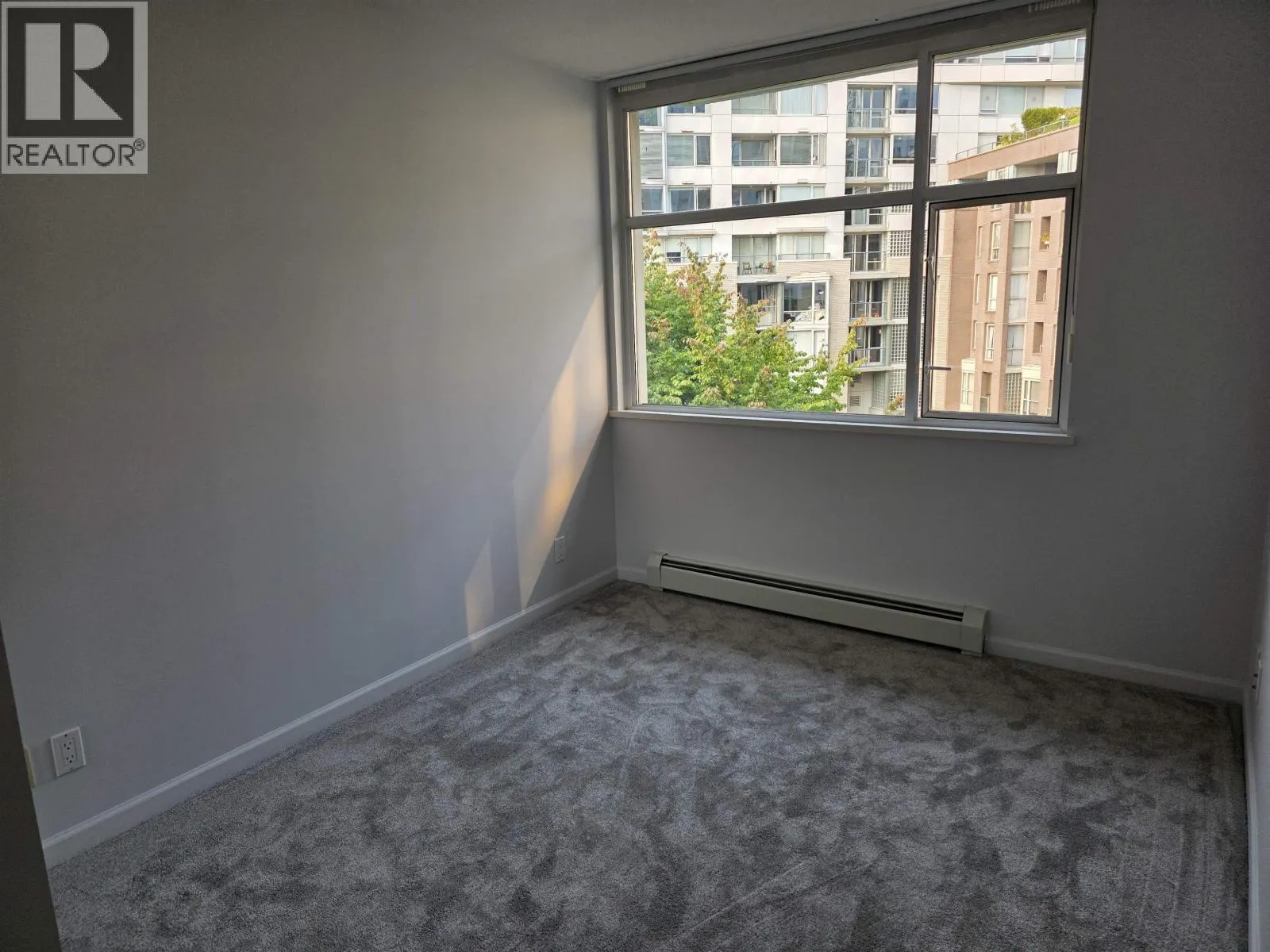 319 1228 MARINASIDE CRESCENT