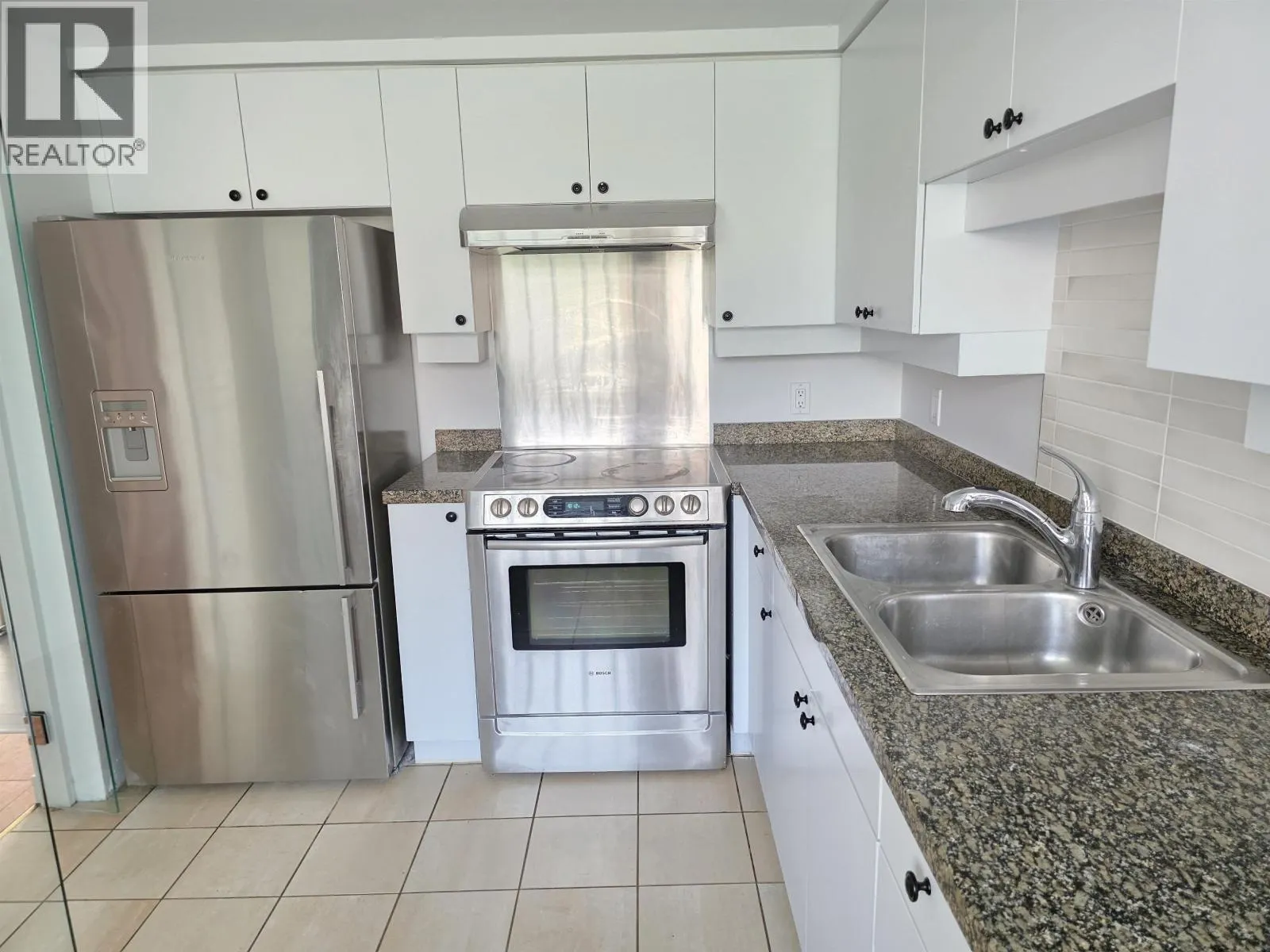 319 1228 MARINASIDE CRESCENT
