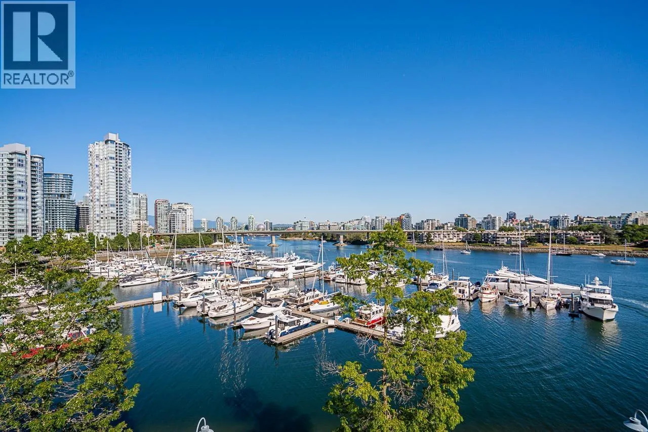 319 1228 MARINASIDE CRESCENT