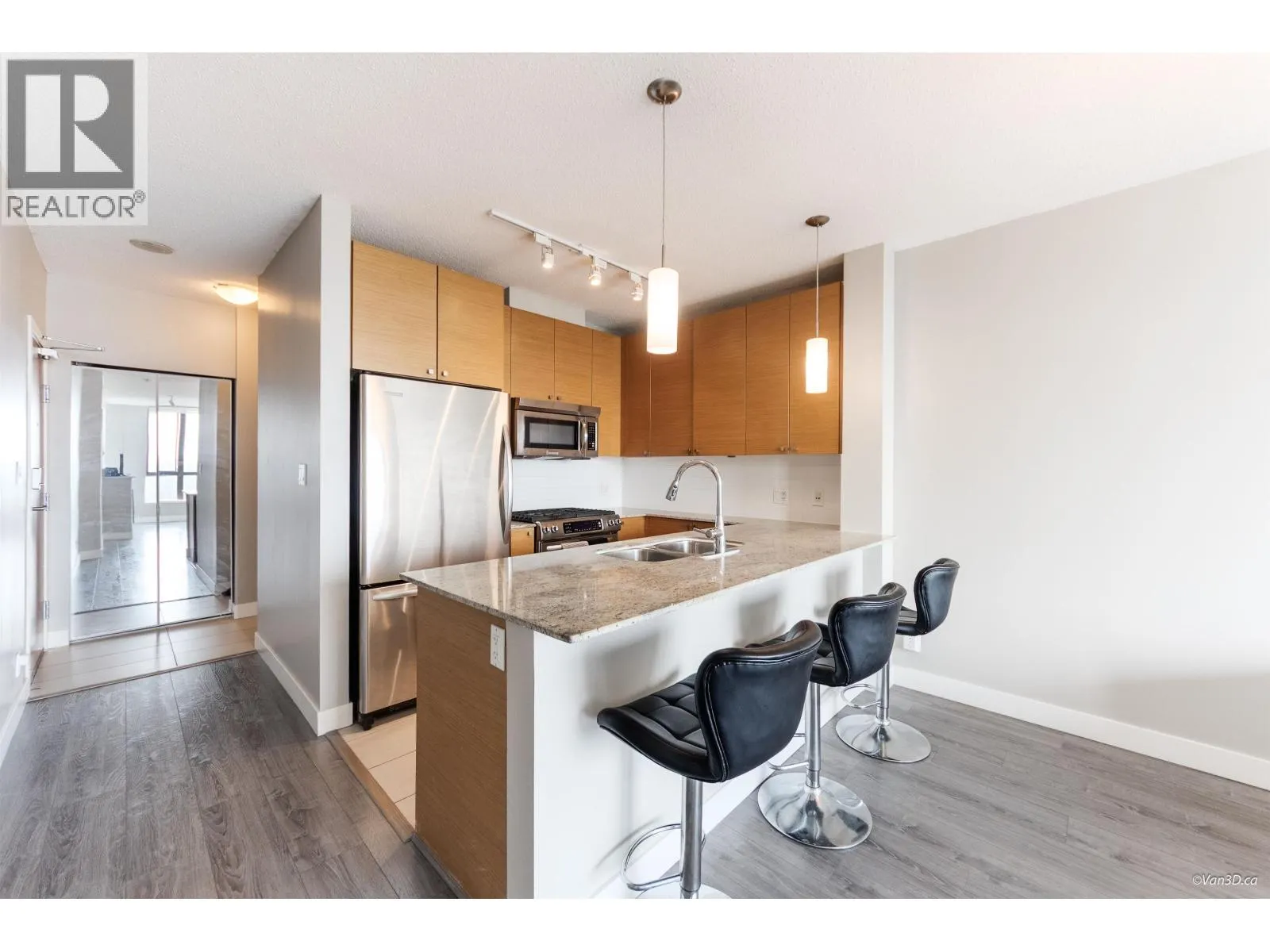 2201 400 CAPILANO ROAD