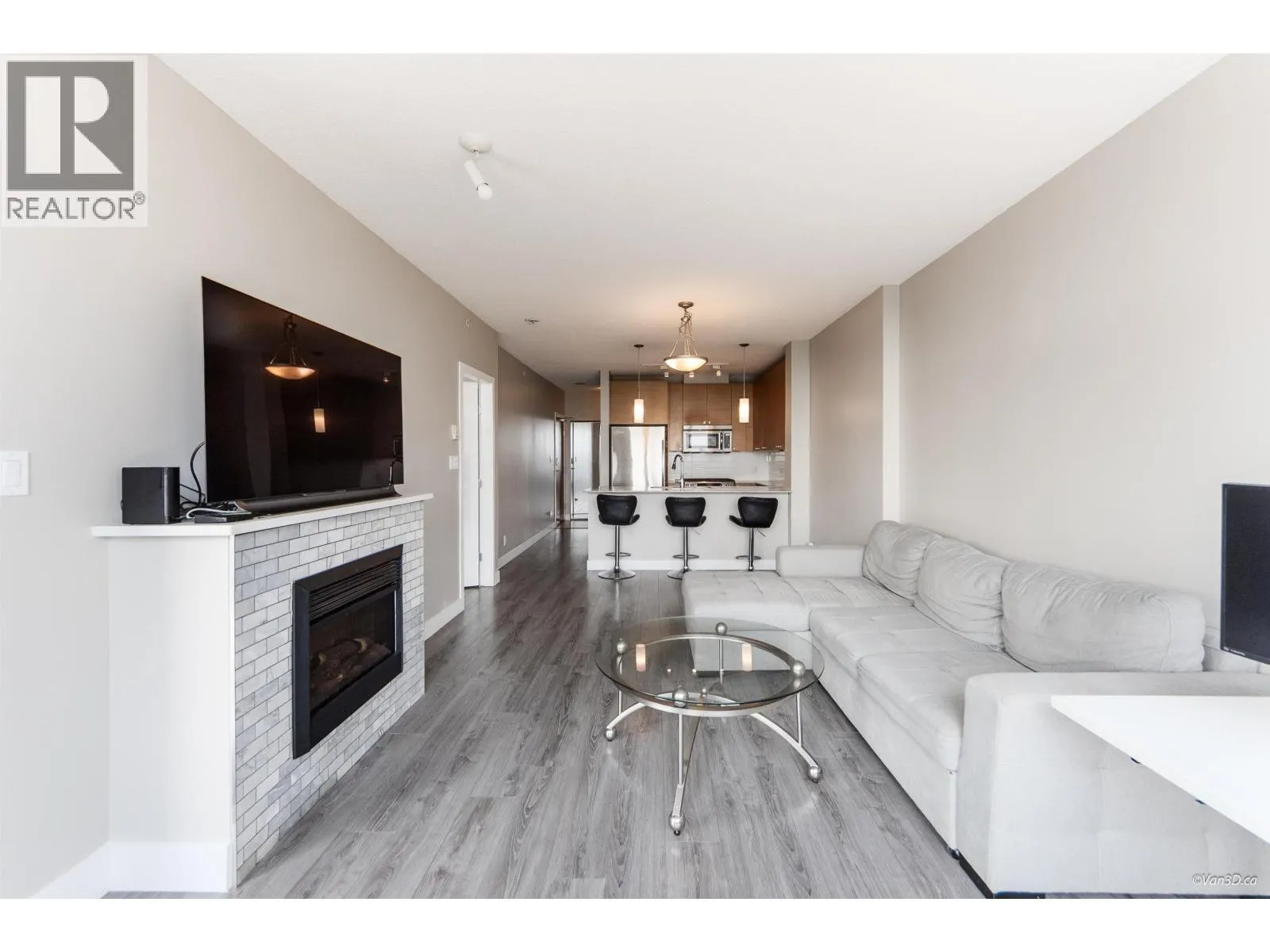 2201 400 CAPILANO ROAD