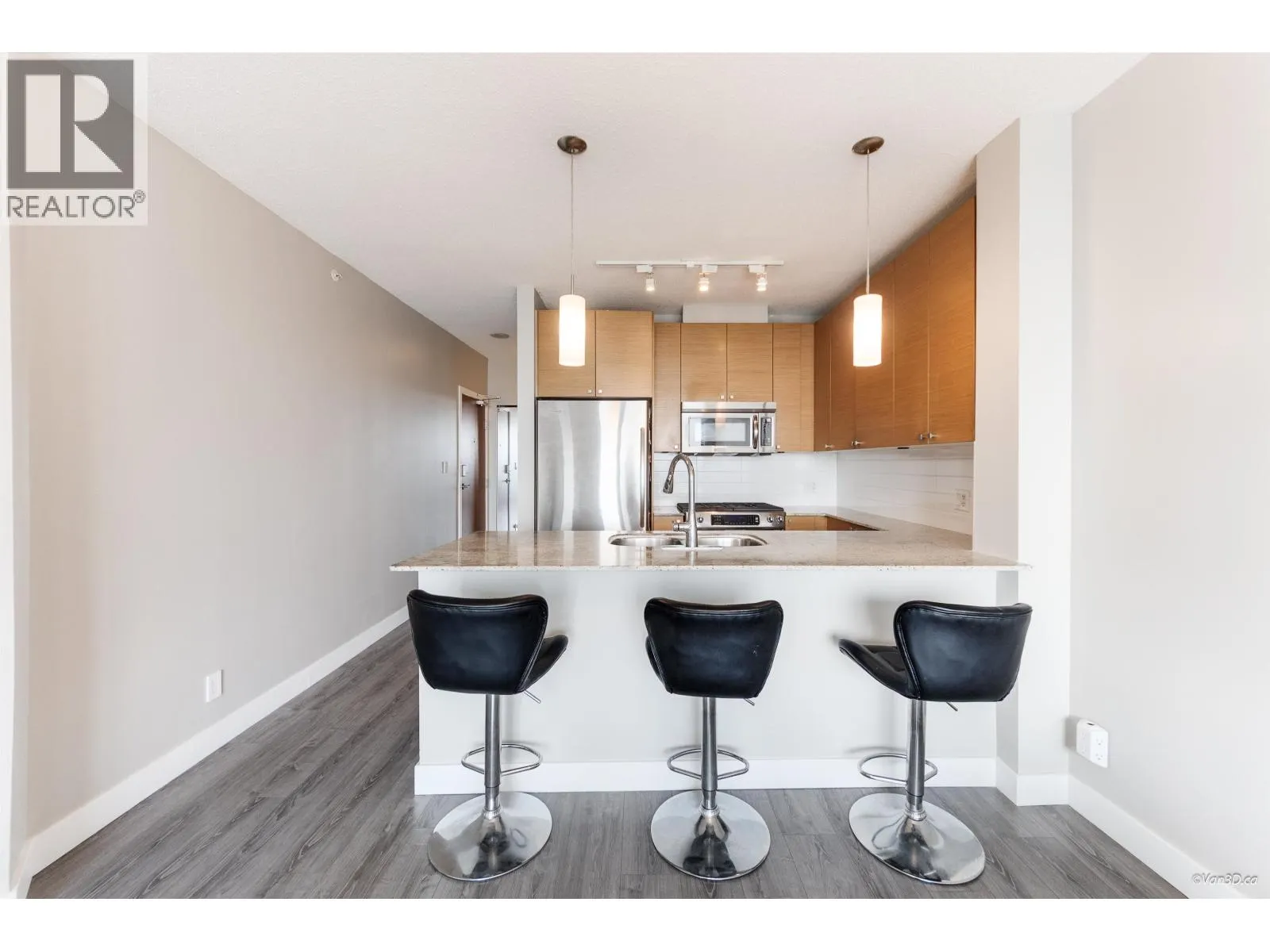 2201 400 CAPILANO ROAD