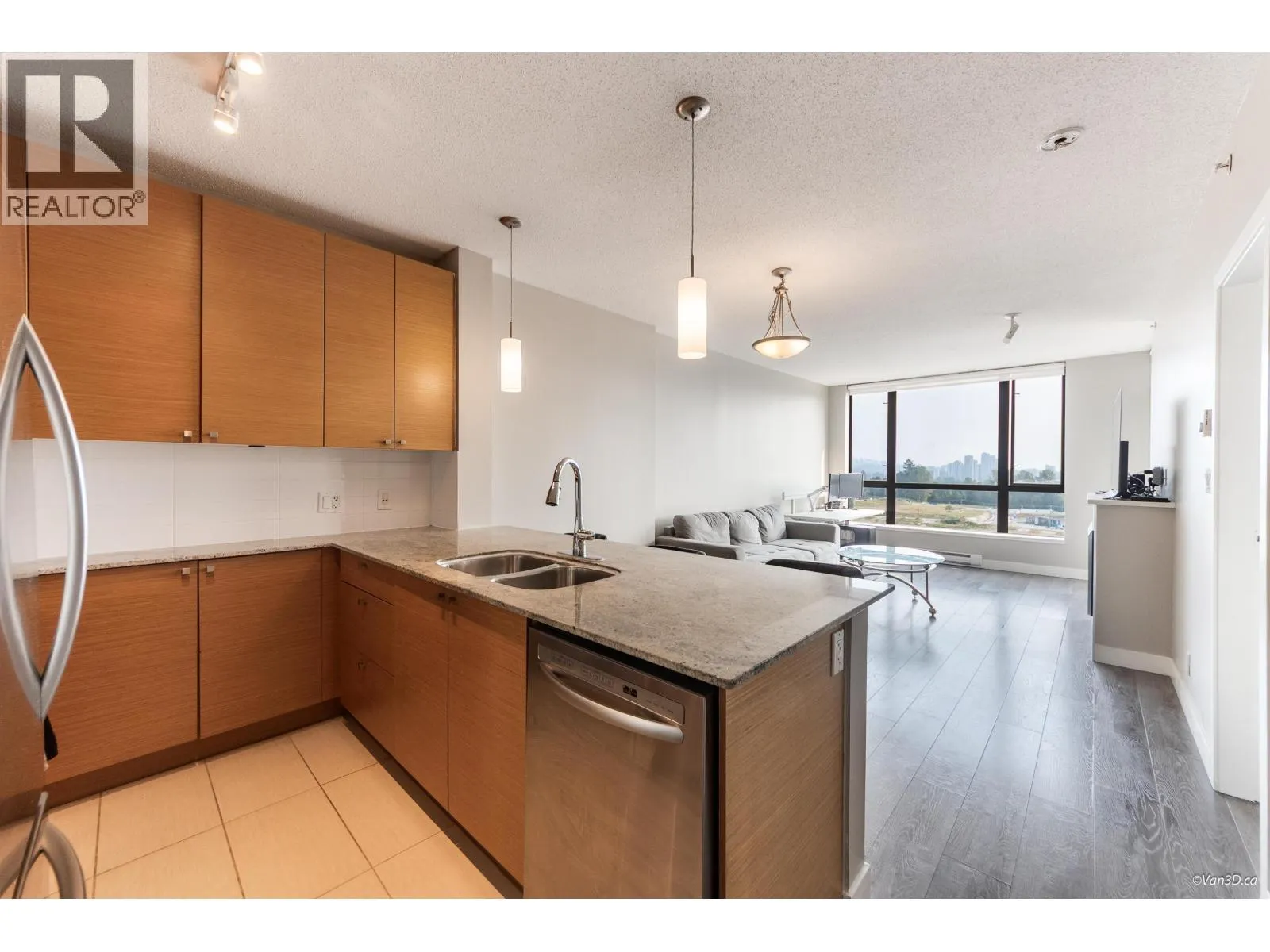 2201 400 CAPILANO ROAD