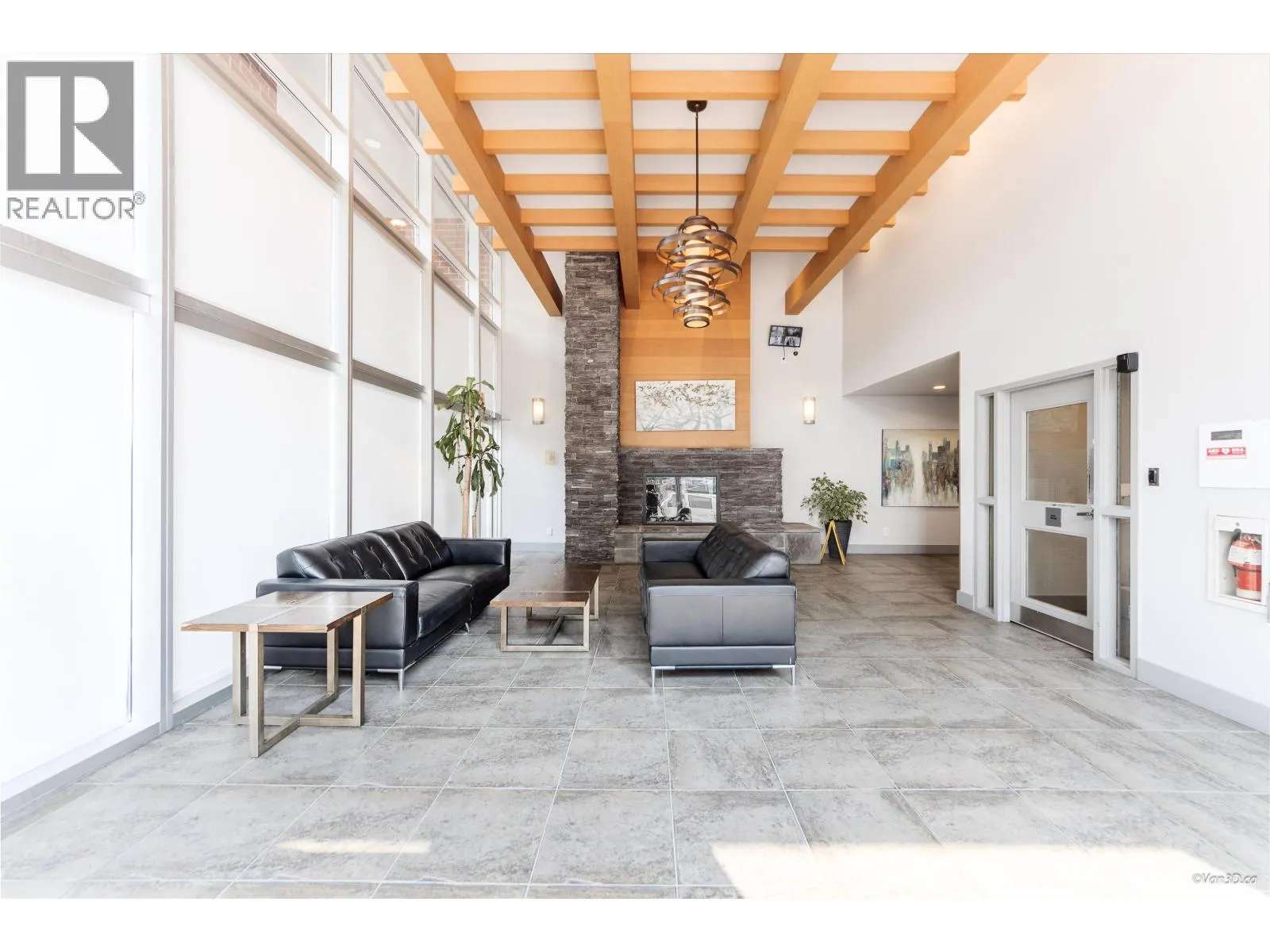 2201 400 CAPILANO ROAD