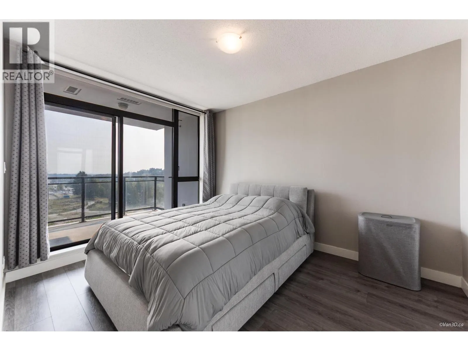 2201 400 CAPILANO ROAD