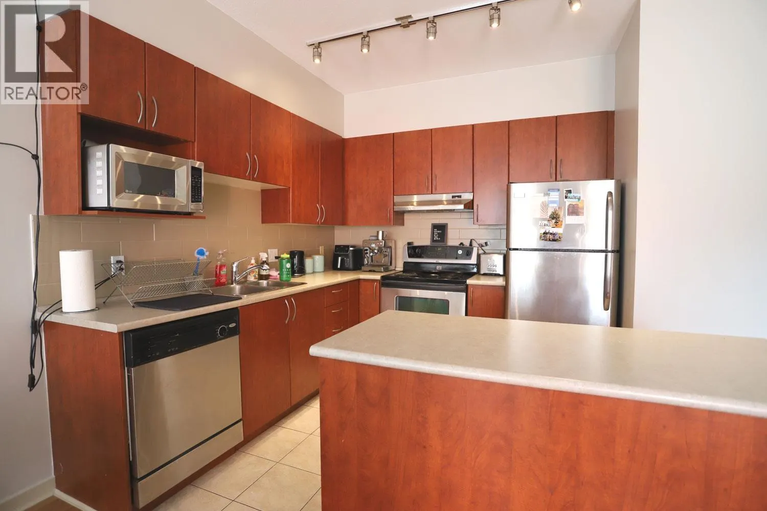 215 40437 TANTALUS ROAD