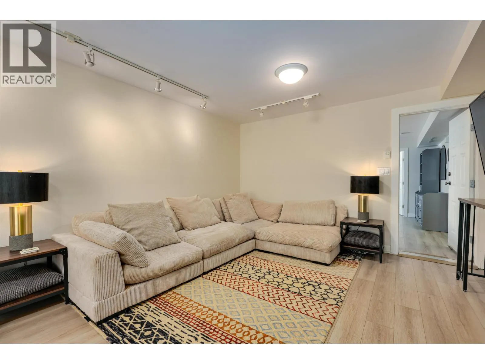 1433 DORAN ROAD