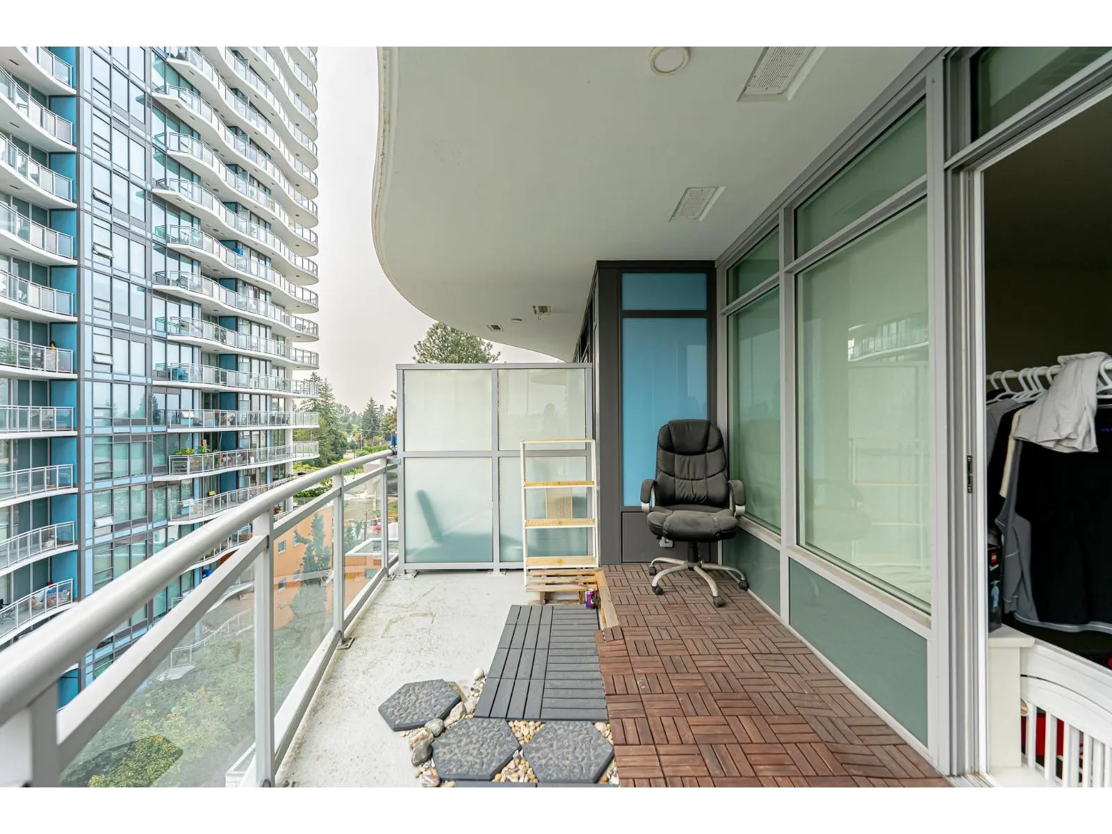 806 13318 104 AVENUE
