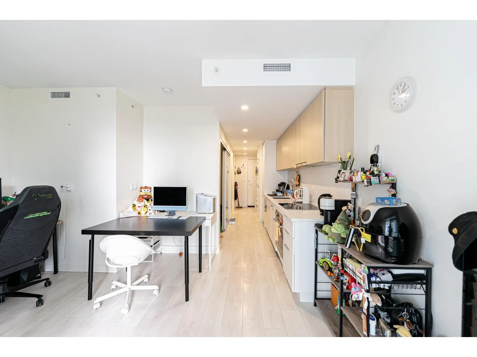 806 13318 104 AVENUE